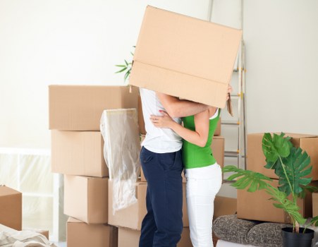 Local packing support suited to Knightsbridge access and building requirements